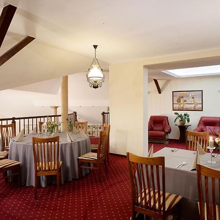Hotel Jasmin Owinska Экстерьер фото