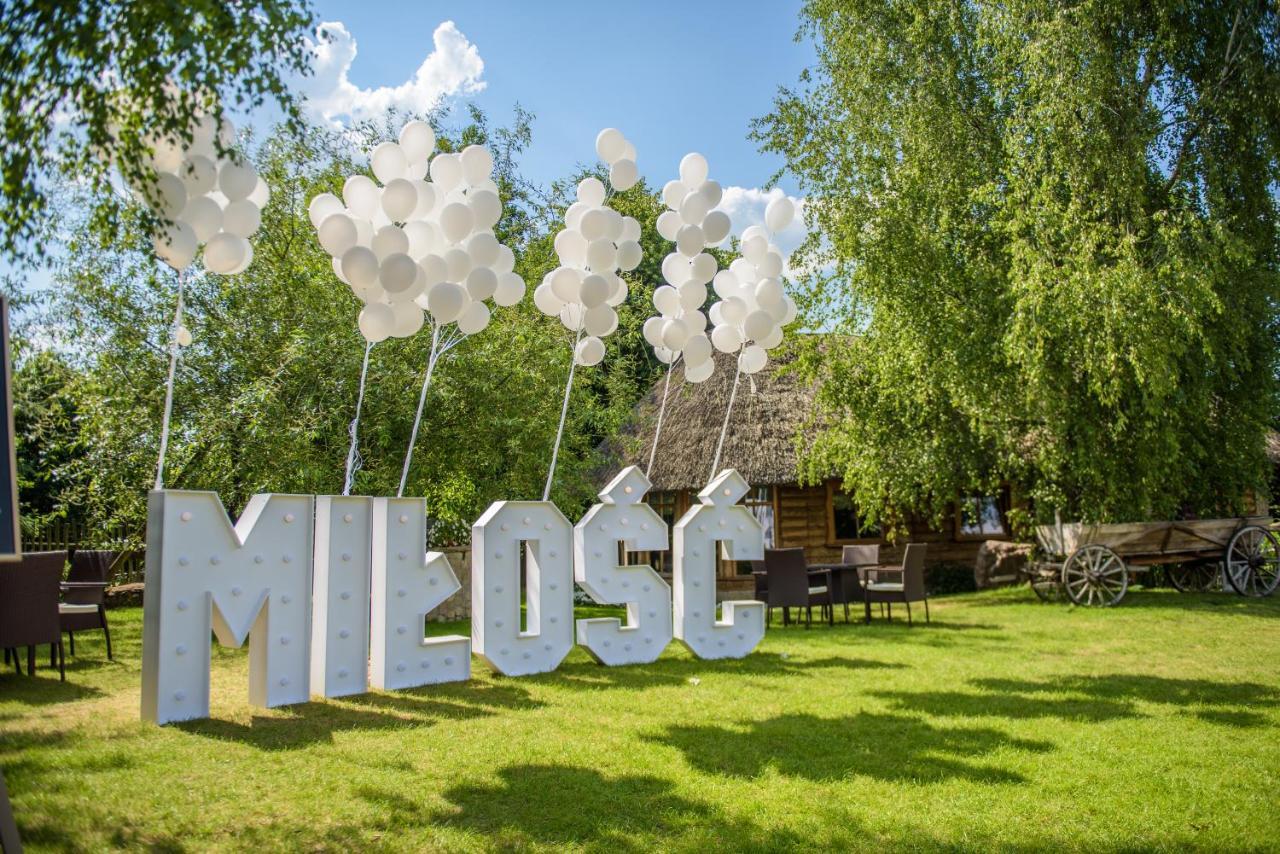 Hotel Jasmin Owinska Экстерьер фото
