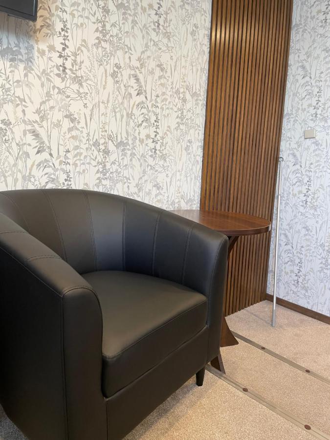 Hotel Jasmin Owinska Экстерьер фото