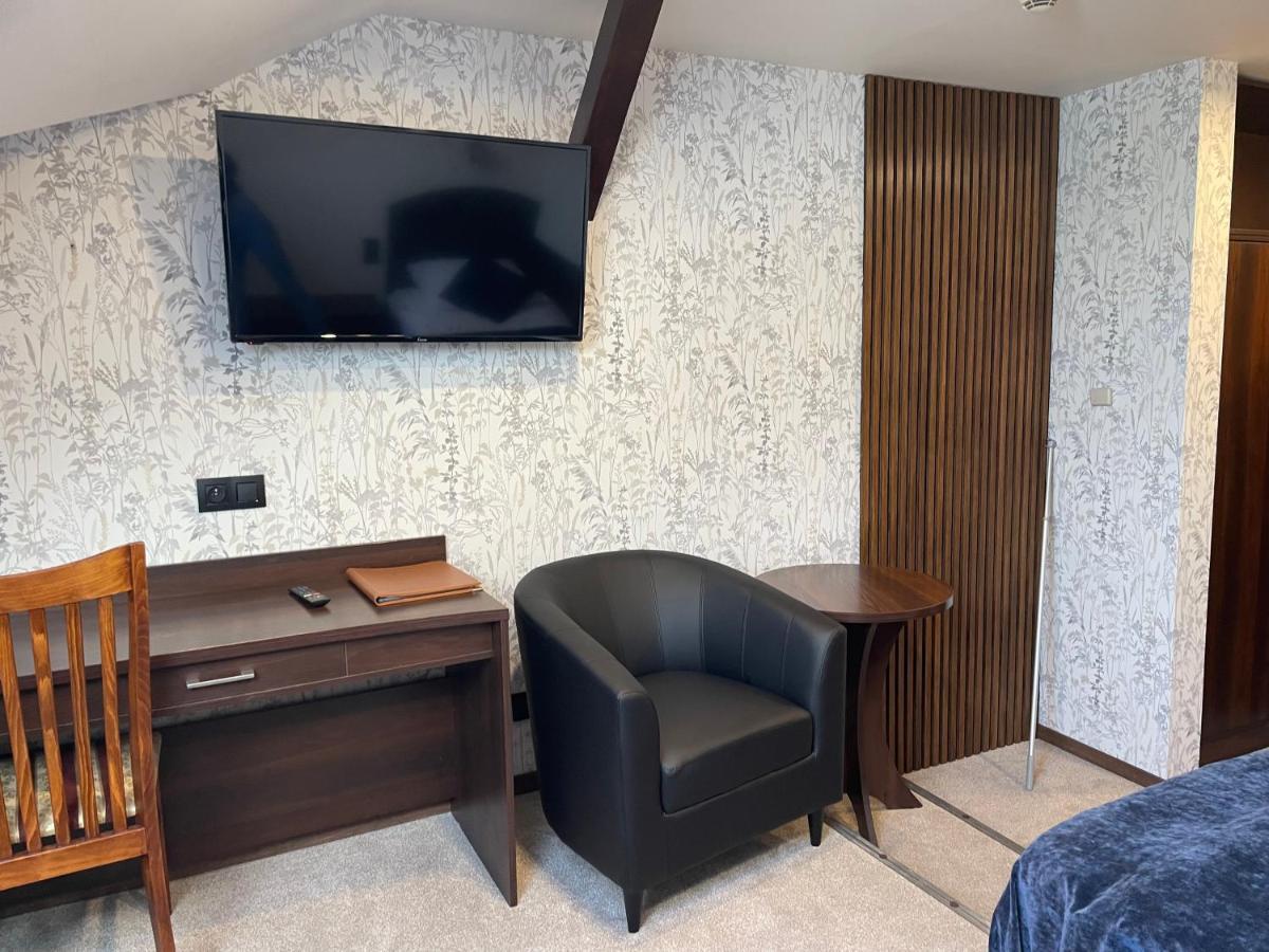 Hotel Jasmin Owinska Экстерьер фото