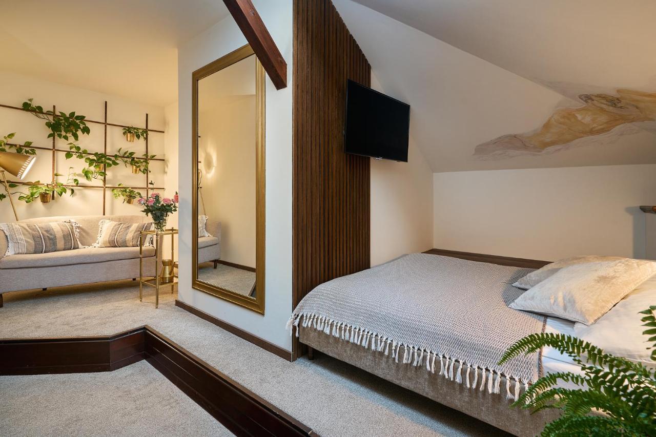 Hotel Jasmin Owinska Экстерьер фото