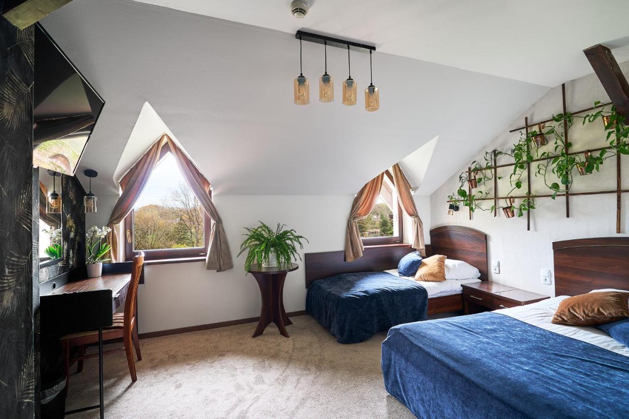 Hotel Jasmin Owinska Экстерьер фото