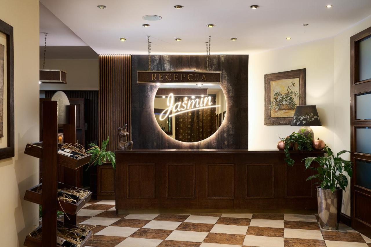 Hotel Jasmin Owinska Экстерьер фото