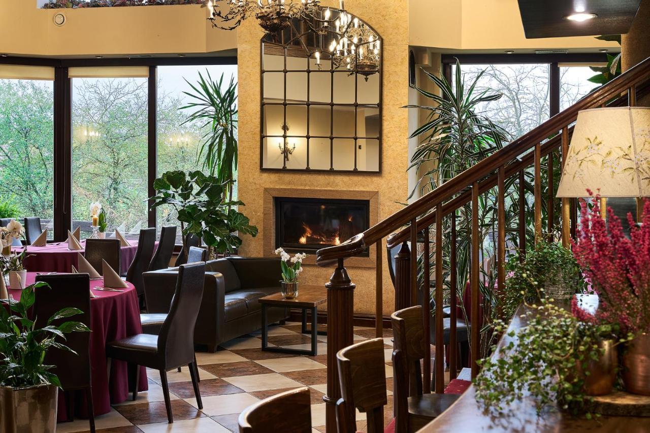 Hotel Jasmin Owinska Экстерьер фото