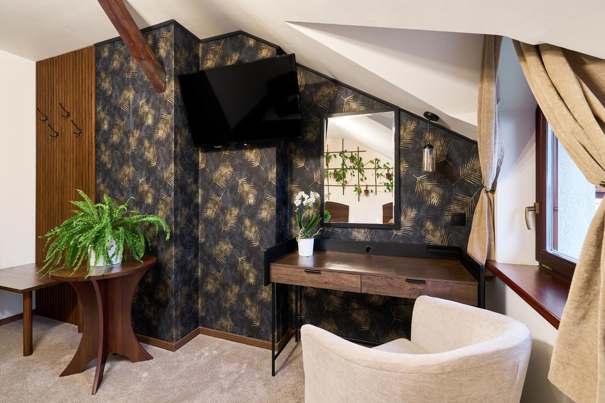 Hotel Jasmin Owinska Экстерьер фото