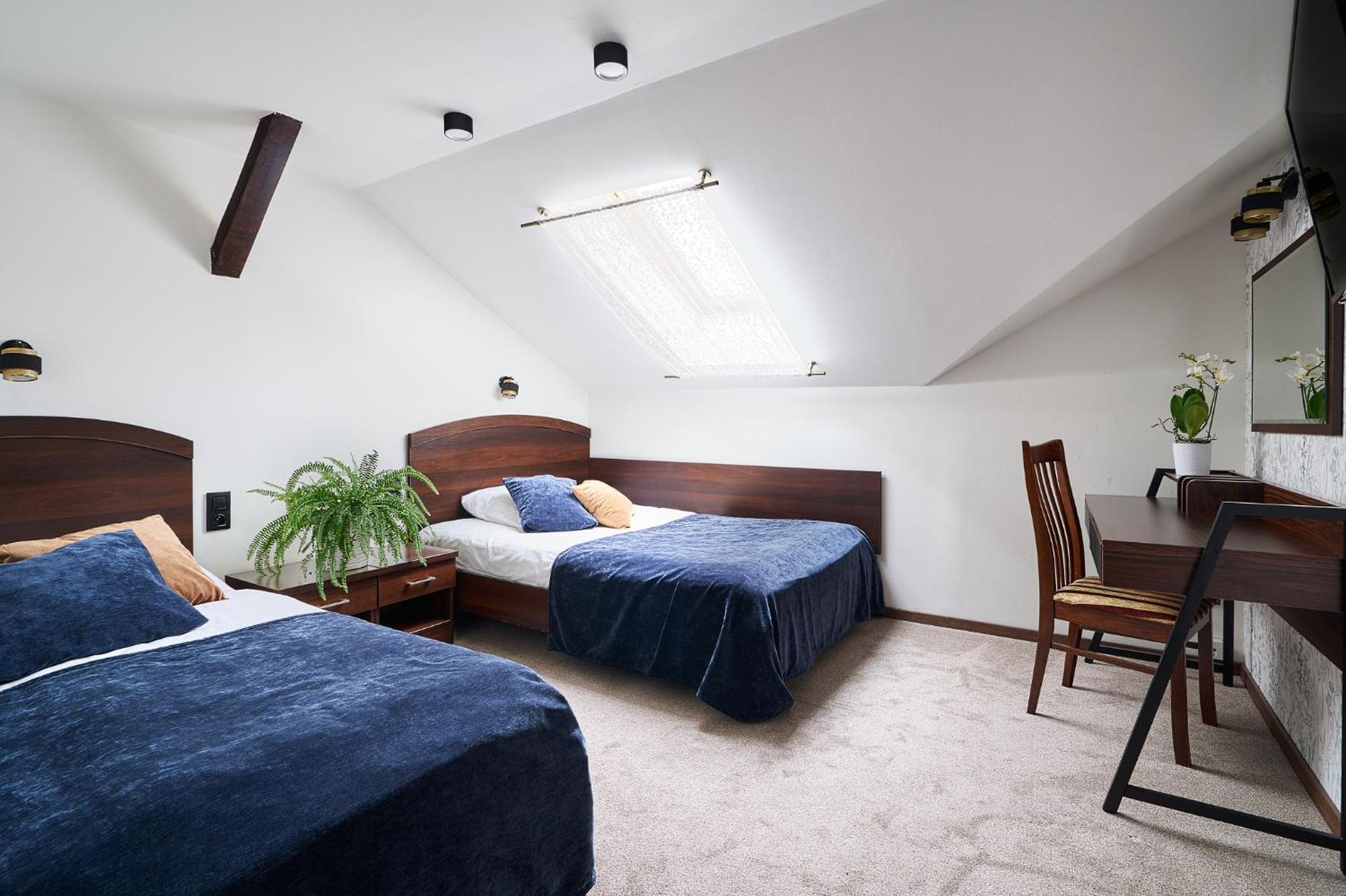 Hotel Jasmin Owinska Экстерьер фото