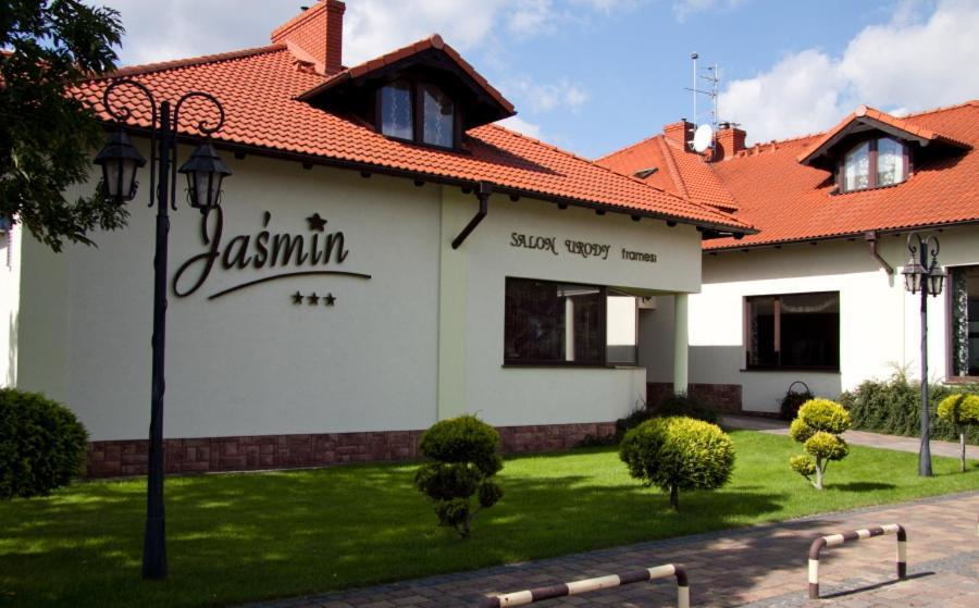 Hotel Jasmin Owinska Экстерьер фото